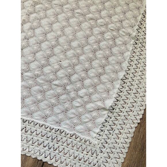 ANTIQUE BABY BLANKET DELICATE FINE 40 X 40 PALE MINT GREEN COVERLET PEACOCK VNTG - Picture 10 of 11